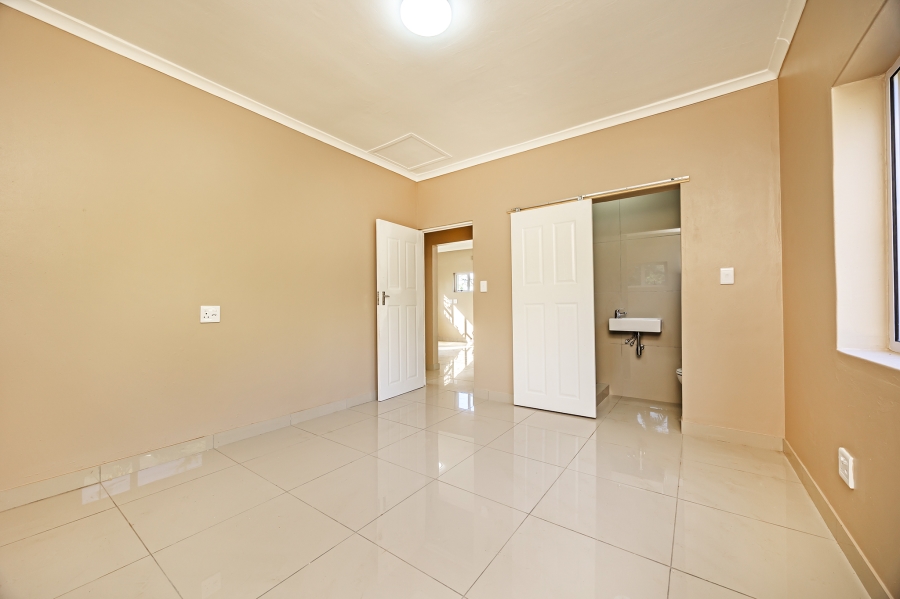 6 Bedroom Property for Sale in Door De Kraal Western Cape